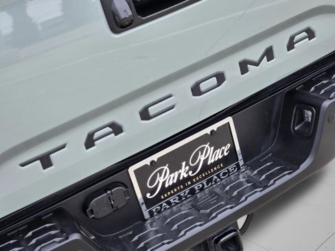 Used 2023 Toyota Tacoma TRD Off-Road w/ Technology Package AWD/4WD image 41