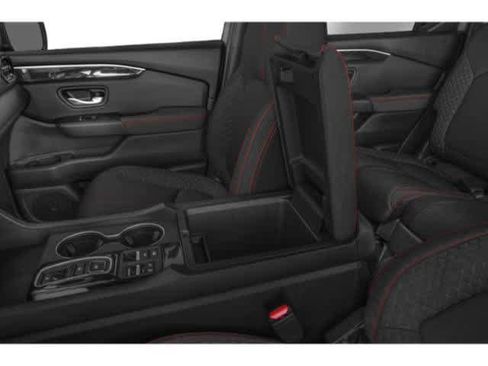 Used 2025 Honda Pilot Sport image 15