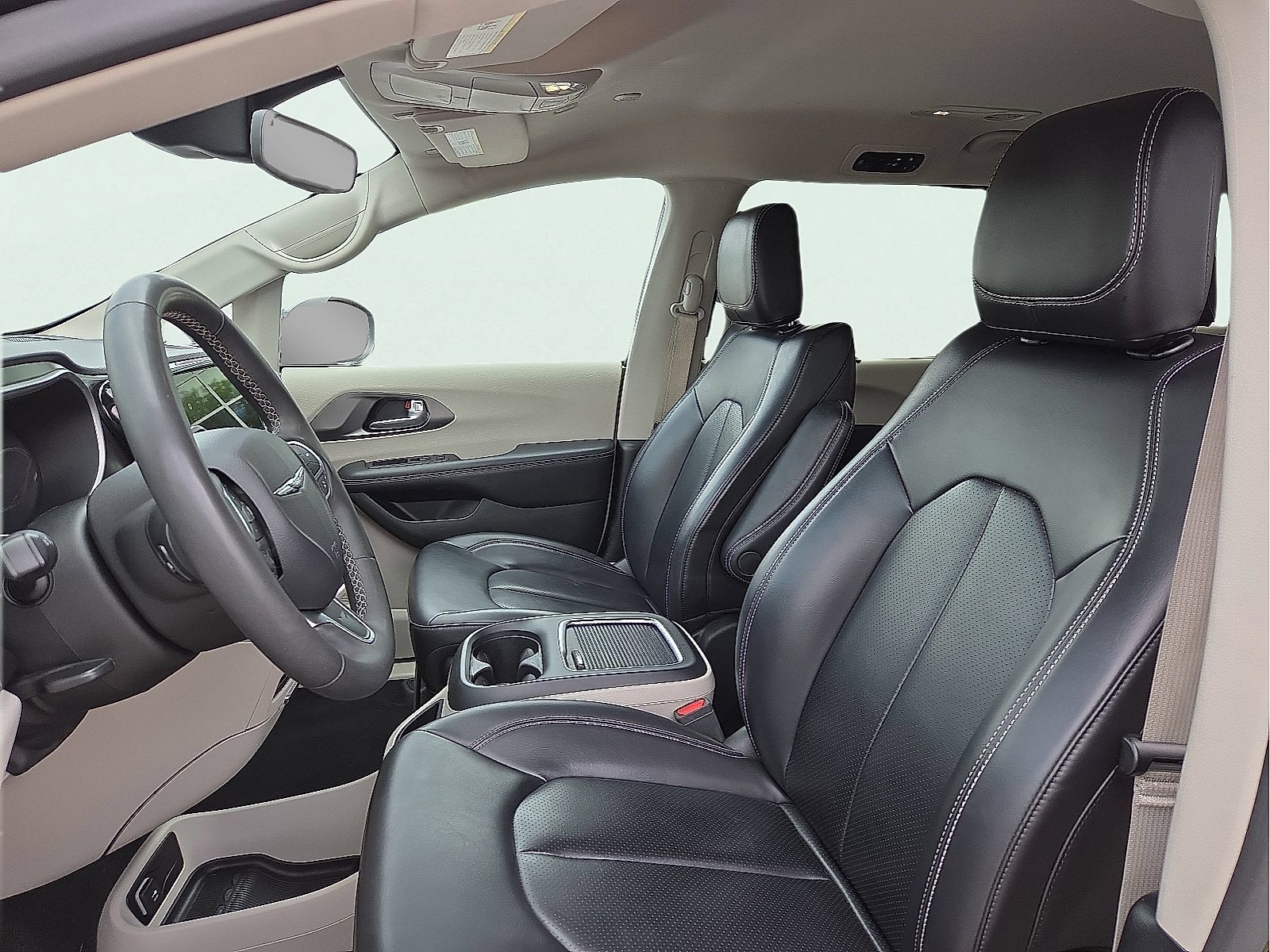 Used 2023 Chrysler Pacifica Touring-L FWD image 13