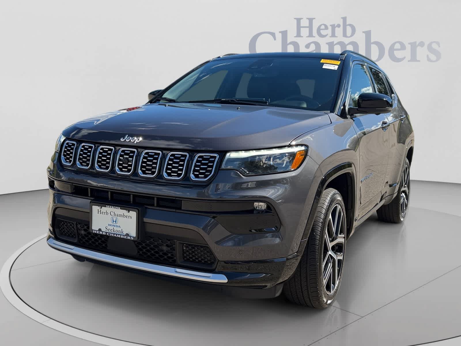 Used 2024 Jeep Compass Limited w/ Elite Group AWD/4WD image 4