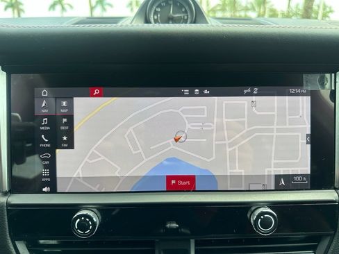 Certified 2023 Porsche Macan AWD/4WD image 34