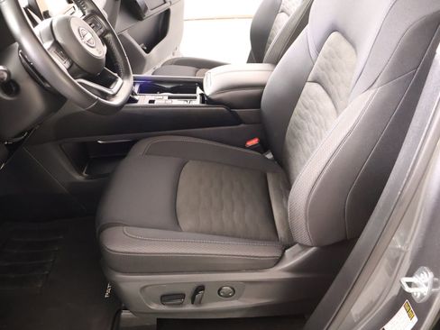 Used 2025 Nissan Pathfinder SV FWD image 11