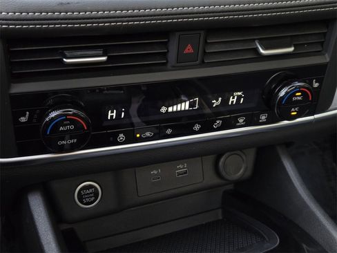 Used 2023 Nissan Rogue SV w/ SV Premium B Package image 24