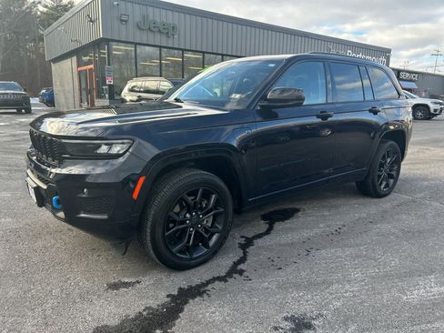 Used 2023 Jeep Grand Cherokee 30th Anniversary image 12