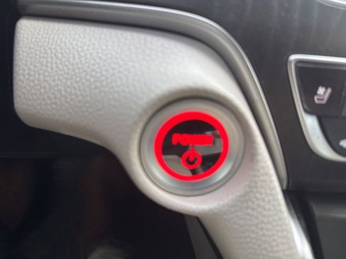 Used 2019 Honda Accord Touring image 10