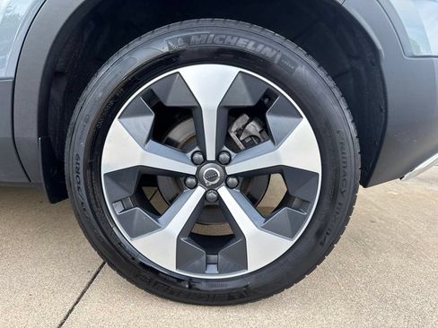Used 2023 Volvo XC40 B5 Plus AWD/4WD image 26
