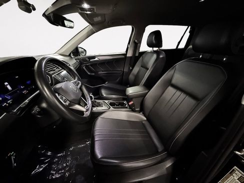 Used 2024 Volkswagen Tiguan SE FWD image 11