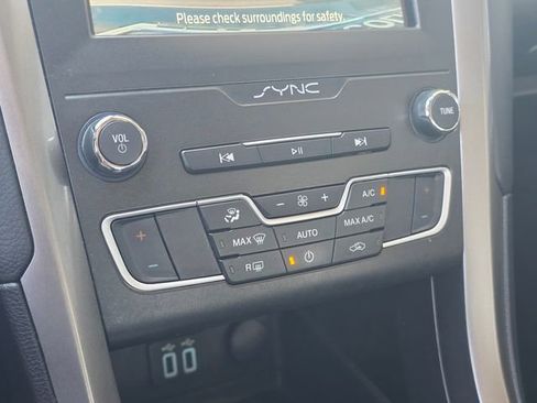 Used 2020 Ford Fusion SE FWD image 20