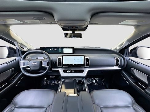 Used 2025 Ford Expedition Active image 16