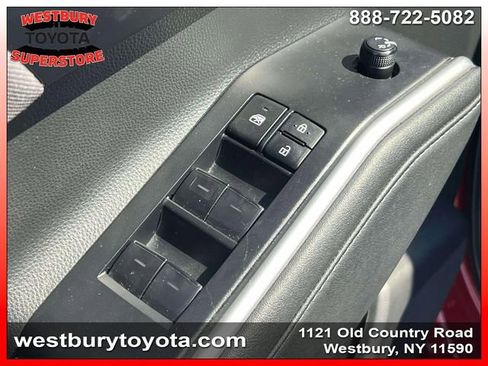 Used 2023 Toyota Highlander LE AWD/4WD image 21