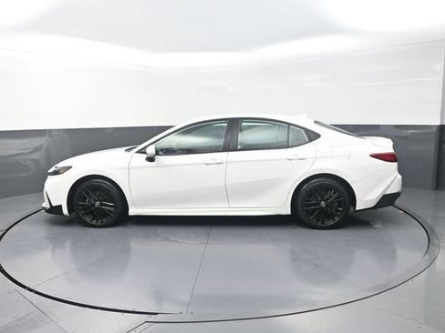 Used 2026 Toyota Camry SE FWD image 4