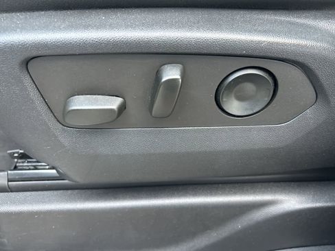 Used 2022 Chevrolet Tahoe Z71 w/ Luxury Package image 40