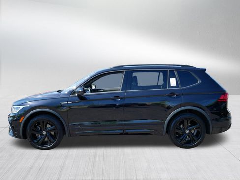 Certified 2024 Volkswagen Tiguan SE R-Line FWD image 4