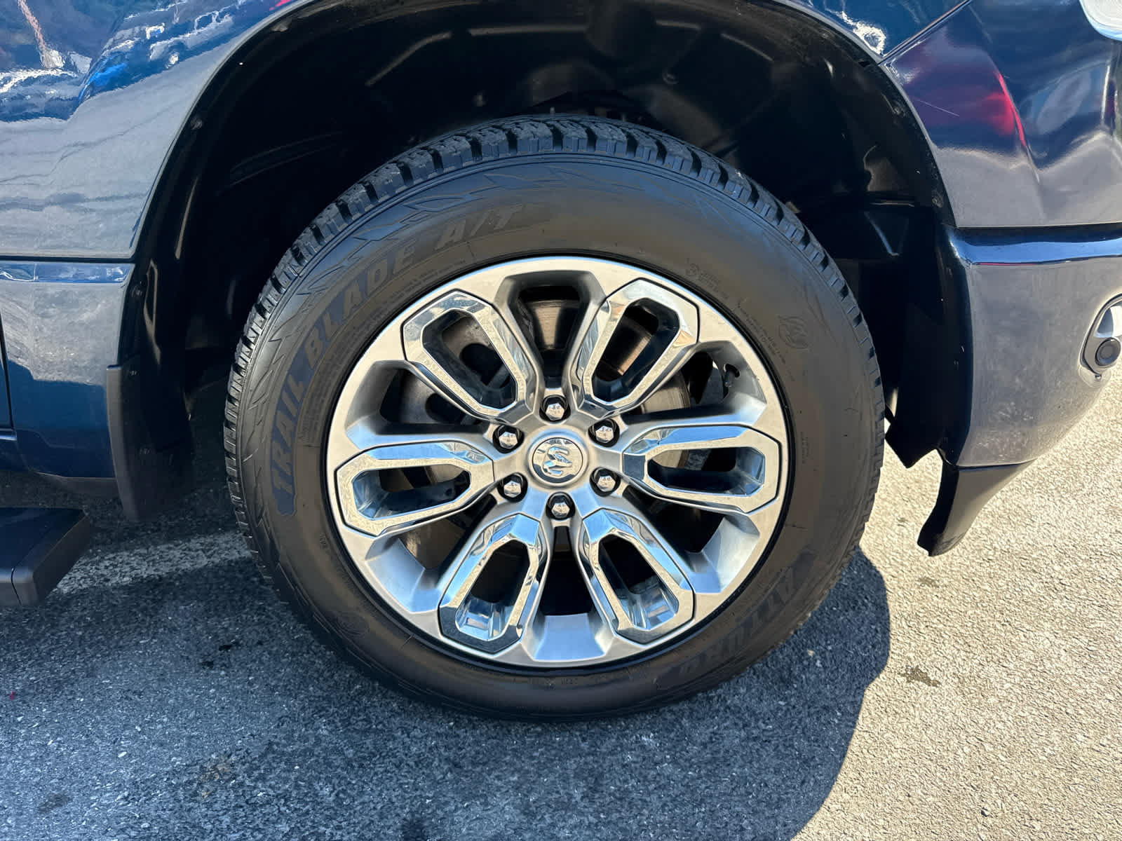 Used 2023 RAM 1500 Laramie AWD/4WD image 11