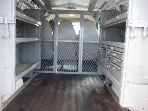 Used 2017 Chevrolet Express 2500 RWD image 30