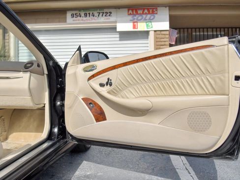 Used 2009 Mercedes-Benz CLK 350 Cabriolet image 32