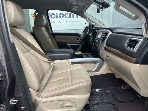 Used 2016 Nissan Titan SL AWD/4WD image 22
