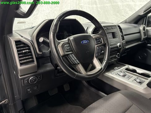 Used 2018 Ford Expedition XLT image 3
