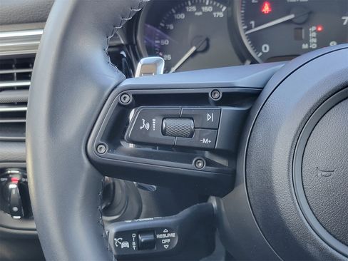 Used 2025 Porsche Macan Loaner image 13