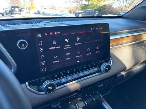 Used 2024 GMC Canyon Denali image 28