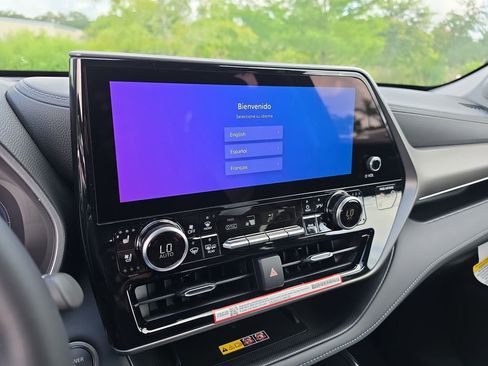 New 2026 Toyota Highlander Limited AWD/4WD image 17