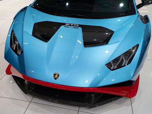 Used 2023 Lamborghini Huracan STO RWD image 35