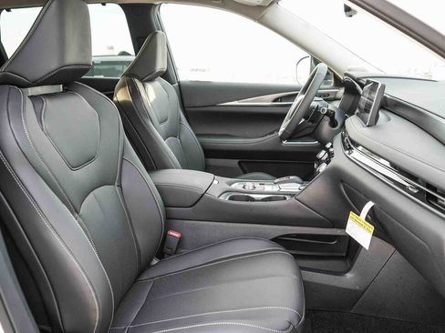 New 2026 INFINITI QX60 Luxe image 18