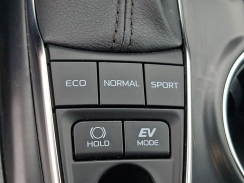 Certified 2020 Toyota Camry XLE w/ Sunroof Package FWD image 27