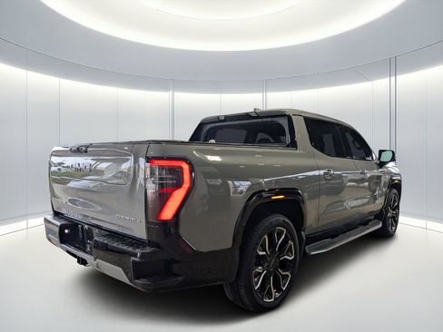 Used 2024 GMC Sierra EV Denali image 4