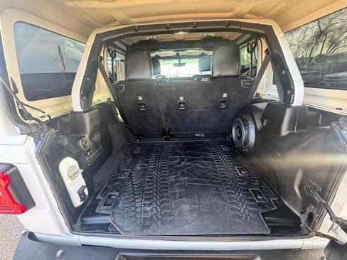 Used 2018 Jeep Wrangler Unlimited Rubicon image 24