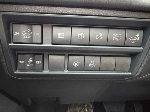 Used 2024 Toyota Tundra Platinum AWD/4WD image 18