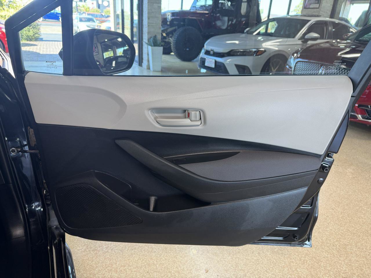 Used 2023 Toyota Corolla LE FWD image 12