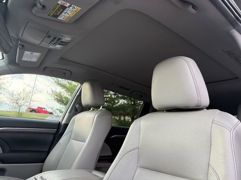 Used 2019 Toyota Highlander Limited Platinum image 13