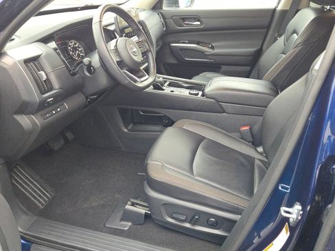 Used 2025 Nissan Pathfinder SL AWD/4WD image 22