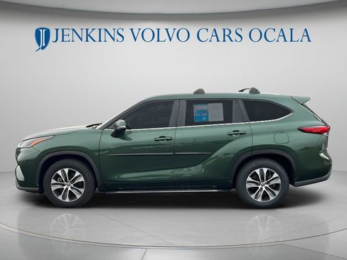 Used 2023 Toyota Highlander XLE FWD image 6