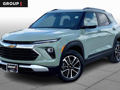 Used 2025 Chevrolet TrailBlazer LT image 1