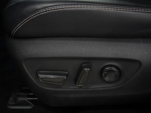 Used 2019 Toyota RAV4 Limited w/ Cold Weather Package AWD/4WD image 25