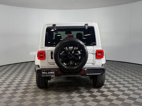 Used 2025 Jeep Wrangler Unlimited Sahara AWD/4WD image 7
