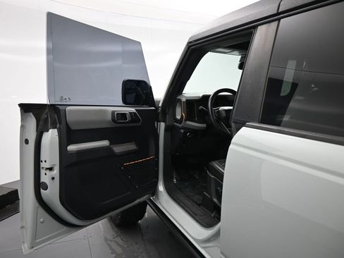 Used 2023 Ford Bronco Badlands image 8