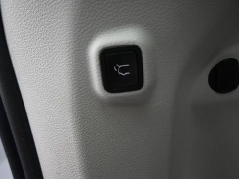 Used 2020 Jeep Cherokee Limited AWD/4WD image 25