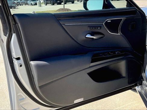 Certified 2024 Lexus ES 300h Ultra Luxury image 21