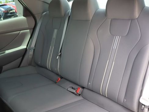 Used 2022 Hyundai Elantra SEL w/ Convenience Package FWD image 13