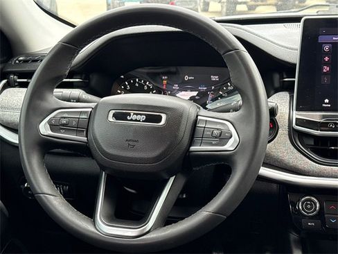 Used 2022 Jeep Compass Latitude image 14