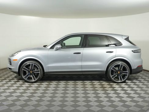 Used 2023 Porsche Cayenne AWD/4WD image 2