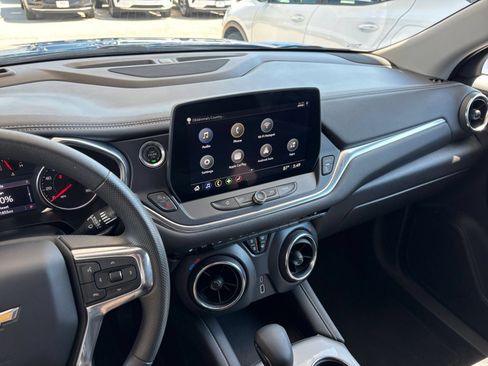 Used 2025 Chevrolet Blazer LT FWD image 17