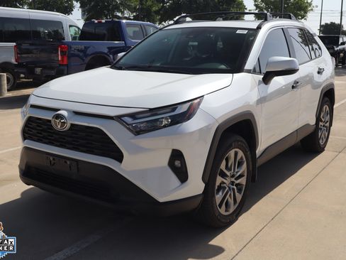 Used 2025 Toyota RAV4 XLE Premium w/ Blackout Package (GST) FWD image 8