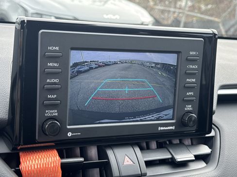 Used 2022 Toyota RAV4 LE image 32