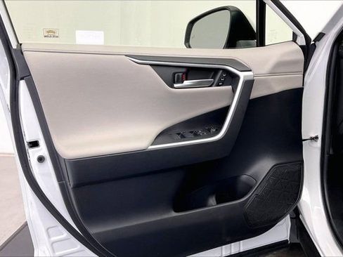 Used 2023 Toyota RAV4 Limited image 26