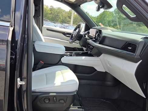 Certified 2025 Chevrolet Tahoe Premier RWD image 16