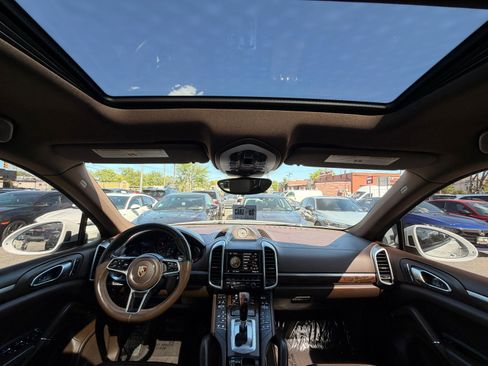 Used 2016 Porsche Cayenne AWD/4WD image 33